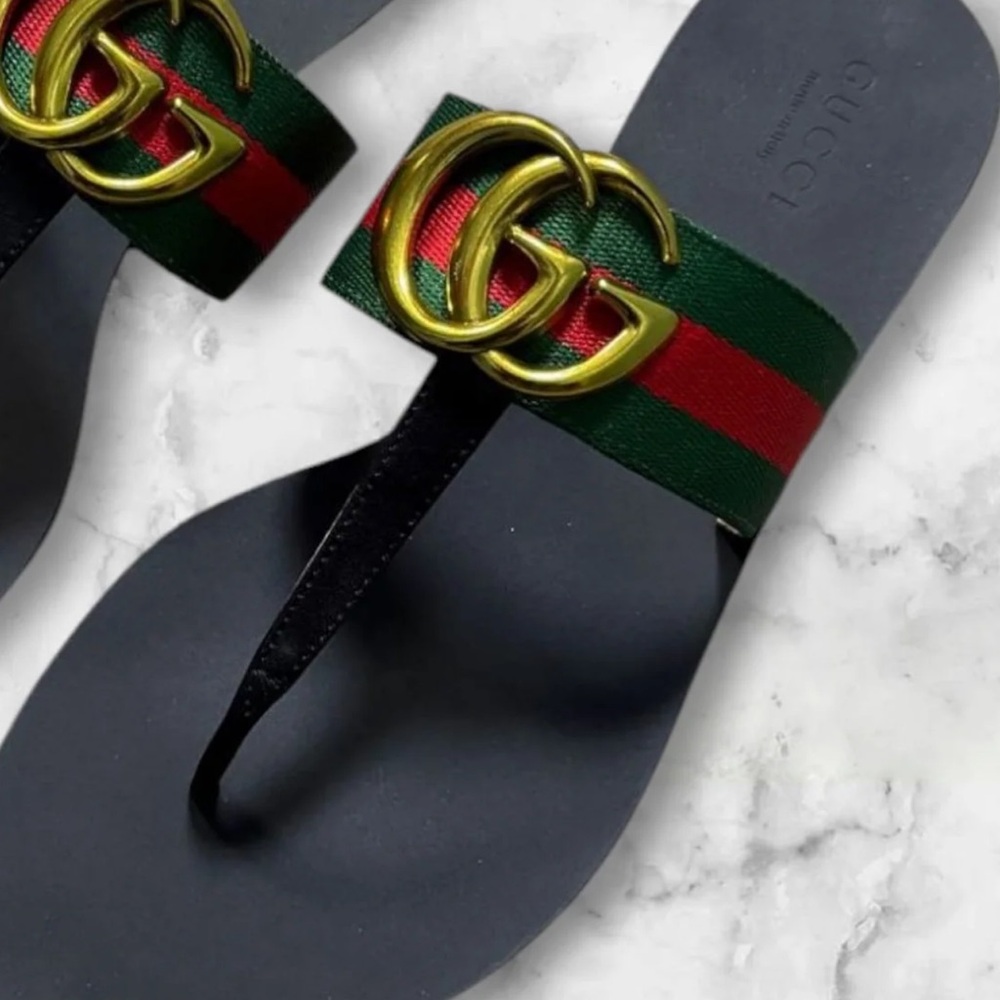 New Elegant Black Thong Sandals with Gold and Green Details w/Shoe Box - Picture 2 of 2